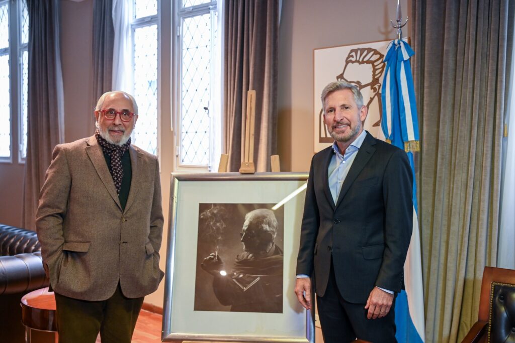 ENTRE RIOS RECIBIO UNA DONACION DE SANTIAGO KOVADLOFF EN HOMENAJE A JUAN L. ORTIZ